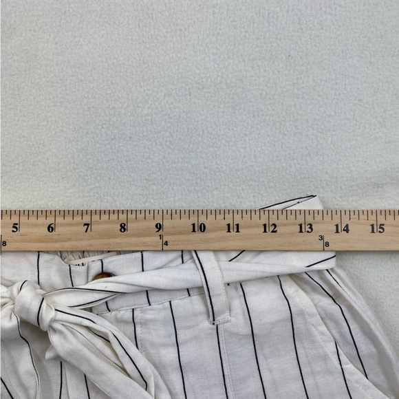 Billabong Women’s White w/Black Stripes Come‎ At Me High Waisted Short Sz L - Picture 7 of 13